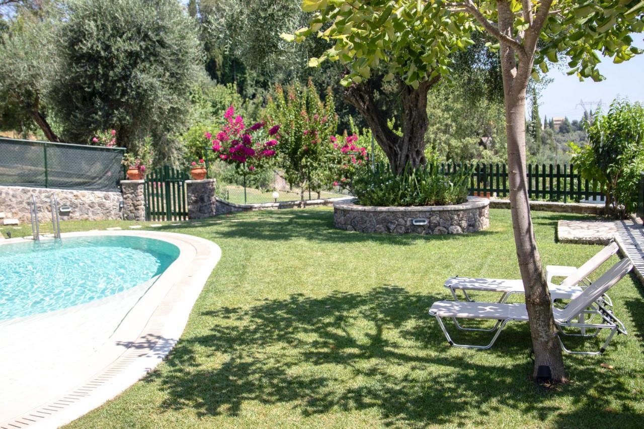 The Red Bougainvillea Apartments Kanálion Dış mekan fotoğraf