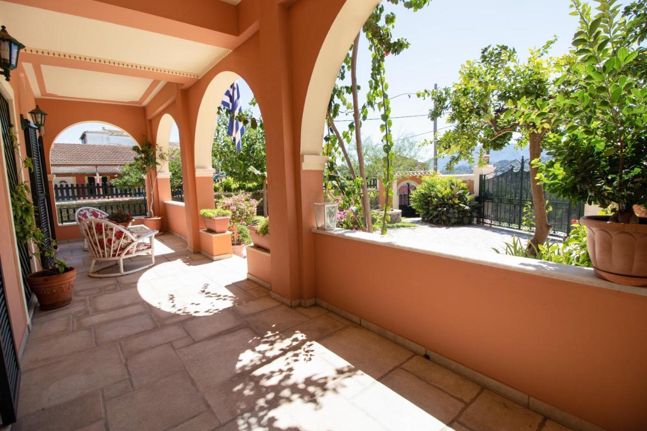 The Red Bougainvillea Apartments Kanálion Dış mekan fotoğraf